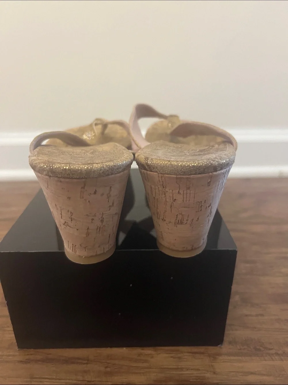 Stuart Weitzman Gold Cork Wedge Thong Sandals - Picture 6 of 10